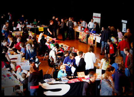 versiktsbild SPX, bord och folk och serier