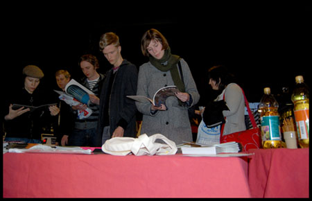 beskare blddrar i tidskrifter