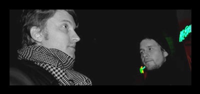 Portrttbild av Christofer och Tobias i ytterklder, rutig halsduk respektive mssa